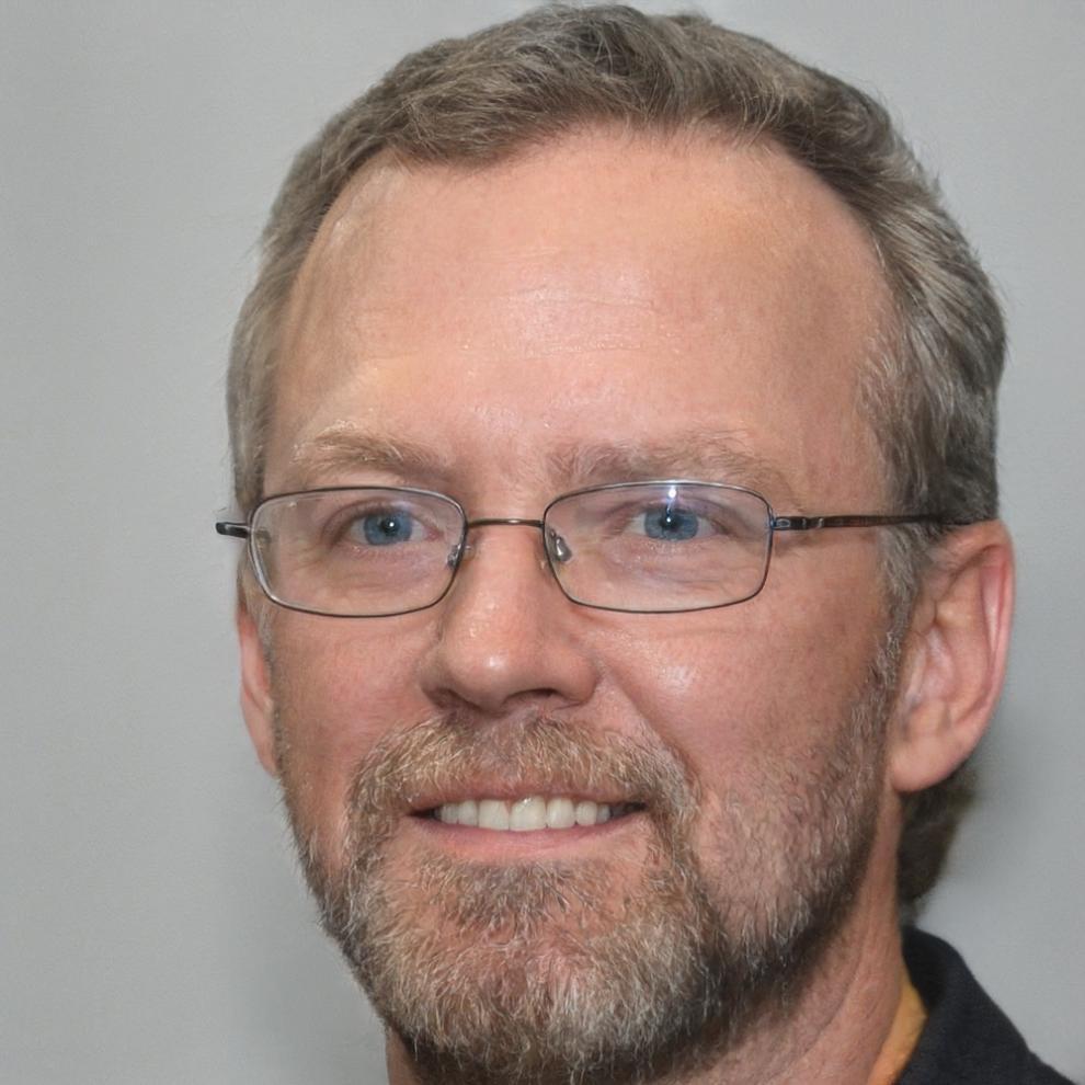 Kieran Dragunov presenting budget strategies